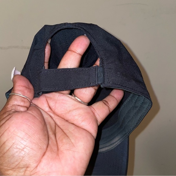 Nike black Cap with White Logo - Picture 2 of 2